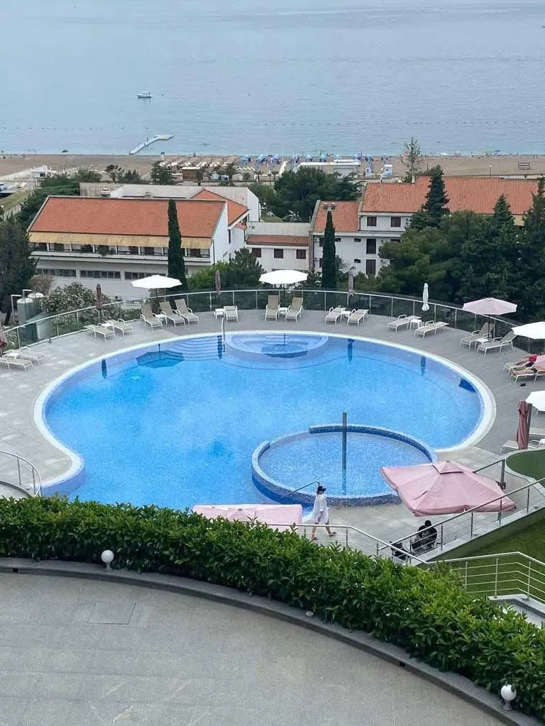 Rent, one bedroom apartment, 70m², Bečići, Budva