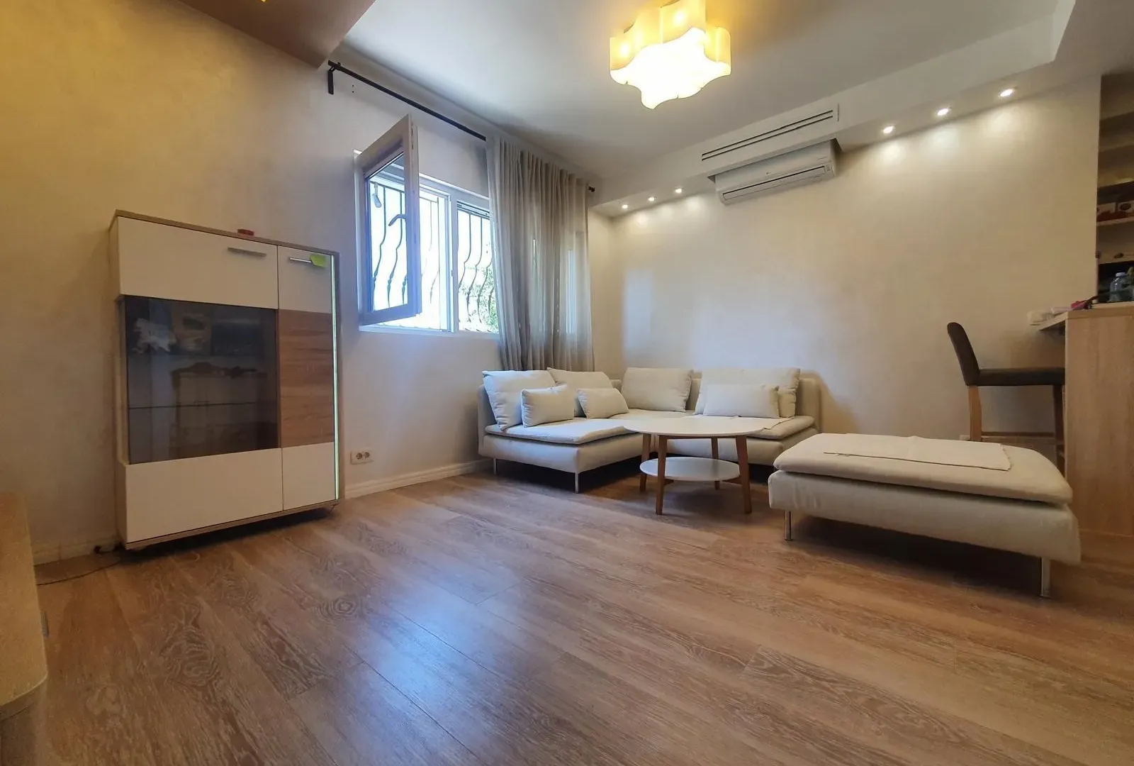 Prodaja, dvosoban stan, 93m², Kalimanj, Tivat
