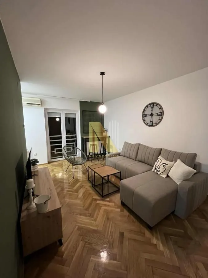 Izdavanje, garsonjera, 28m², Centar, Novi Sad