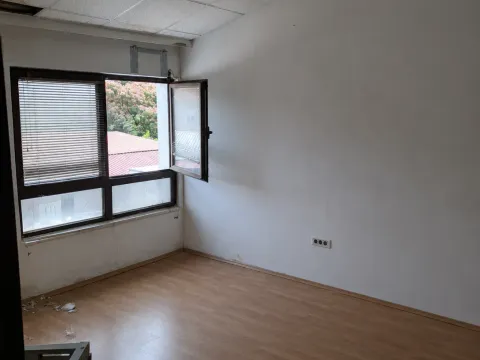 Rent, office space, 95m², Stari Aerodrom, Podgorica - image 7
