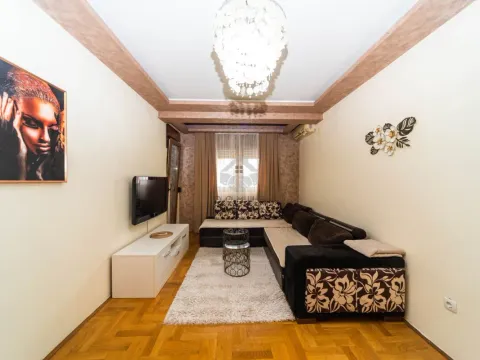 Rent, one bedroom apartment, 40m², Stari Aerodrom, Podgorica - image 1