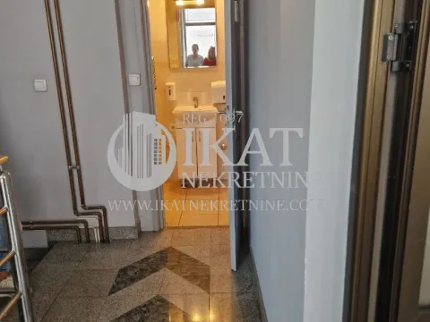 Izdavanje, poslovni prostor, 300m², Đeram Pijaca, Beograd - image 13