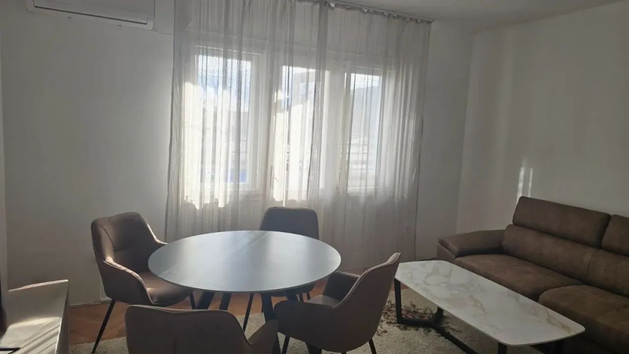 Izdavanje, trosoban stan, 67m², Centar, Herceg Novi