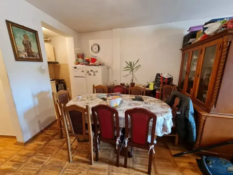 Prodaja, trosoban stan, 64m², Petrovaradin, Novi Sad - image 1