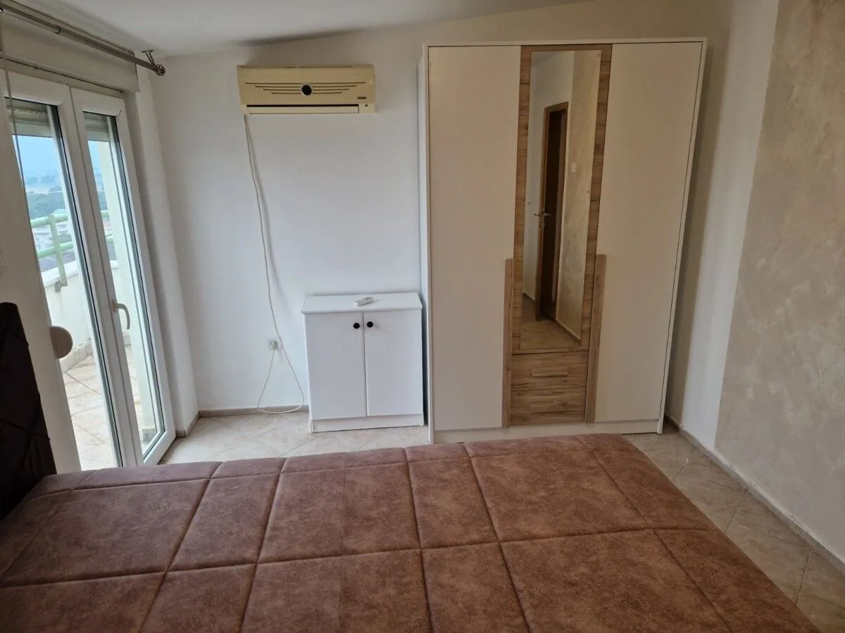 Izdavanje, jednosoban stan, 40m², Blok 6, Podgorica