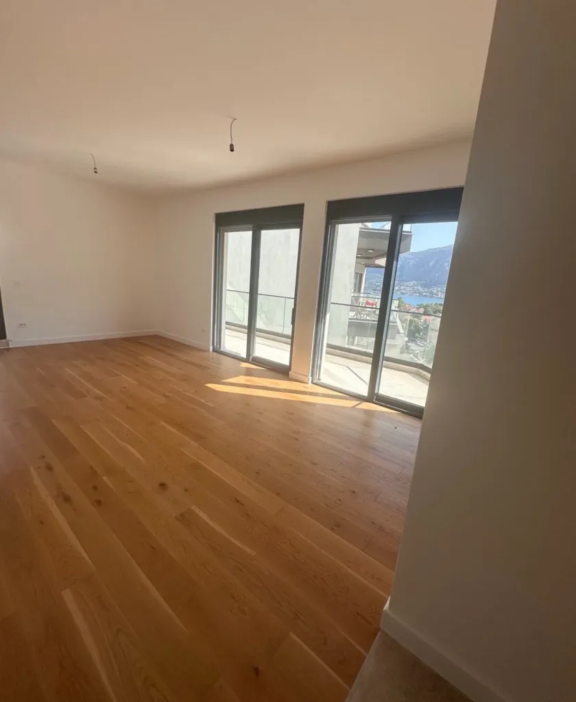 Prodaja, dvosoban stan, 72m², Dobrota, Kotor