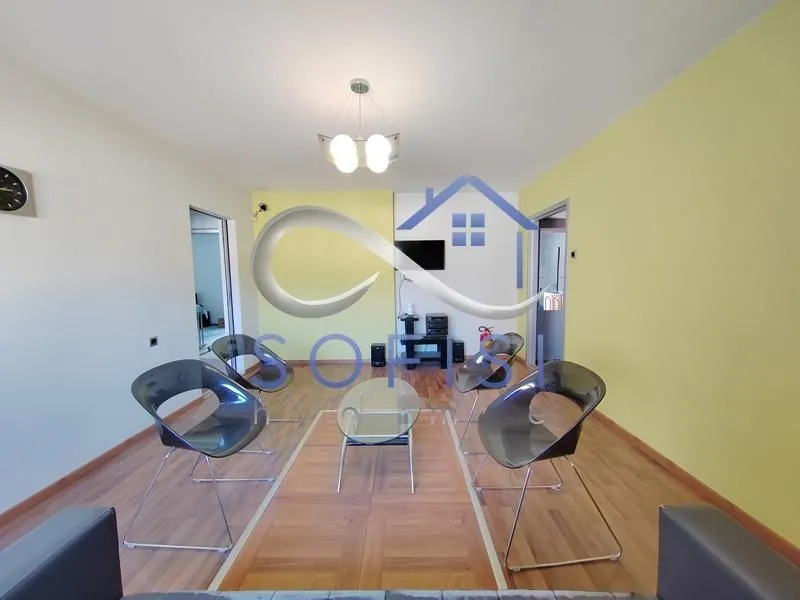 Izdavanje, poslovni prostor, 80m², Centar, Novi Sad
