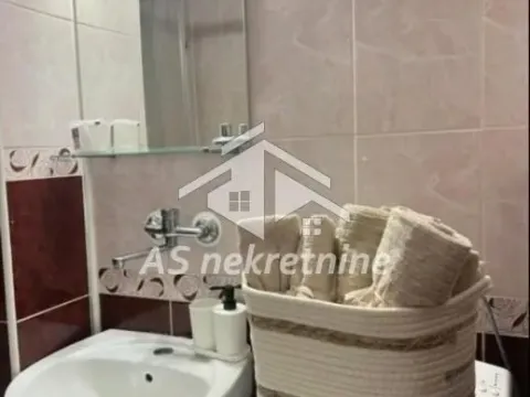 Izdavanje, trosoban stan, 80m², Stari Grad, Beograd - image 20