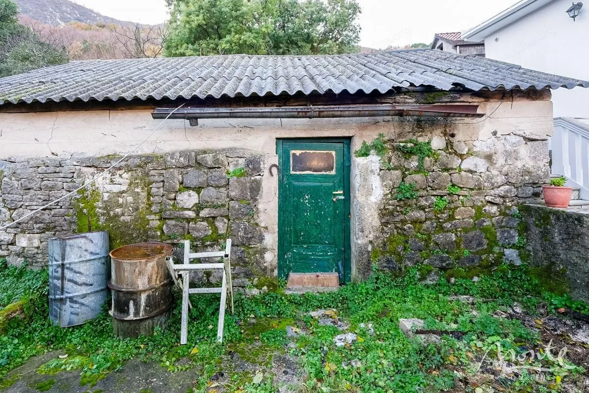 Prodaja, kuća, 333m², Kostanjica, Kotor