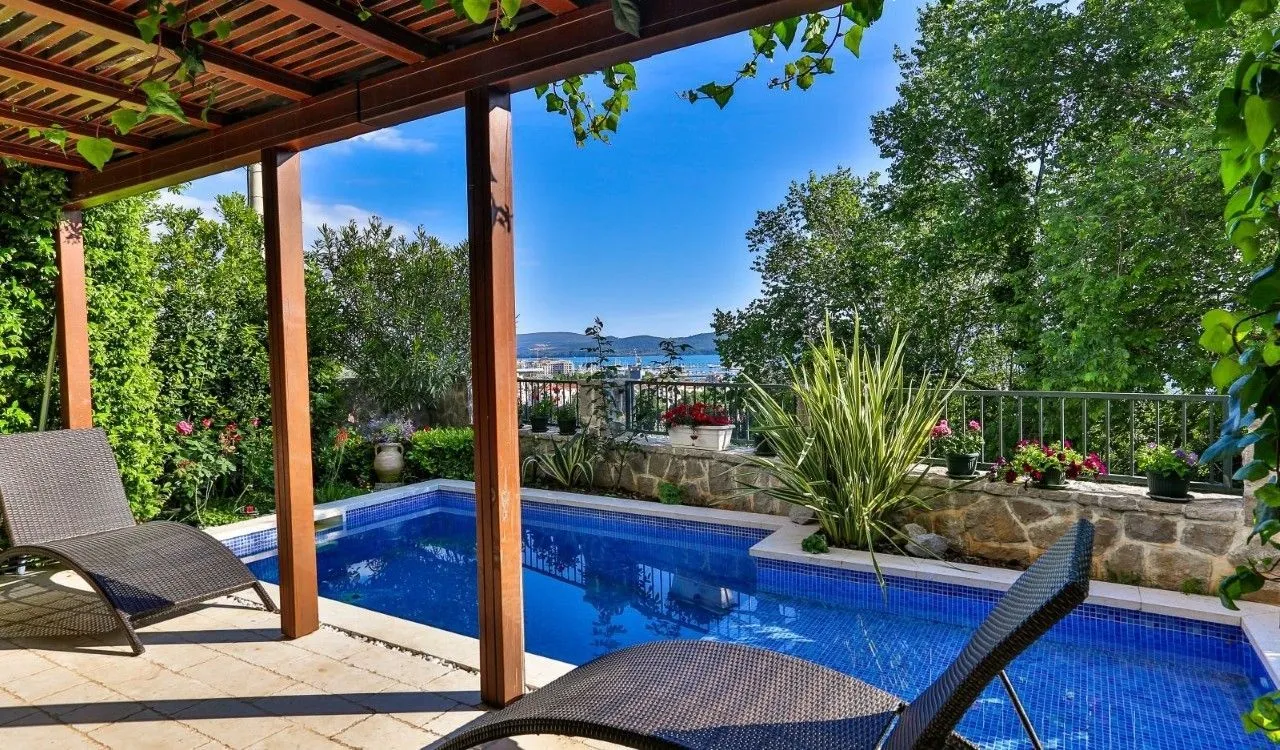 Prodaja, kuća, 240m², Donja Lastva, Tivat