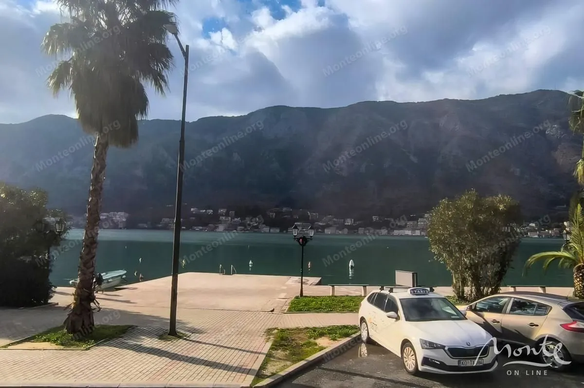 Prodaja, dvosoban stan, 54m², Dobrota, Kotor