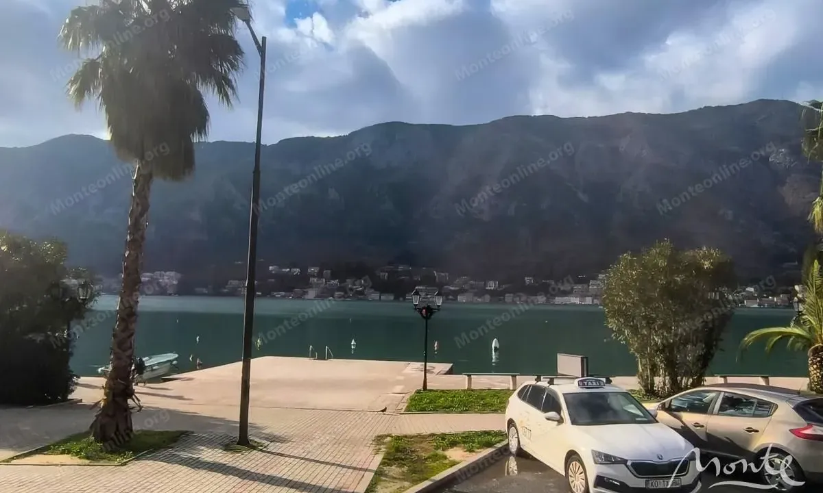 Sale, two bedroom apartment, 54m², Dobrota, Kotor