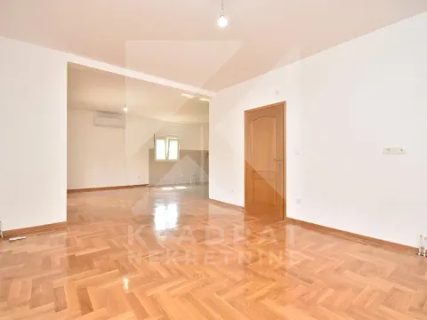 Izdavanje, kuća, 200m², Botun, Podgorica - image 3