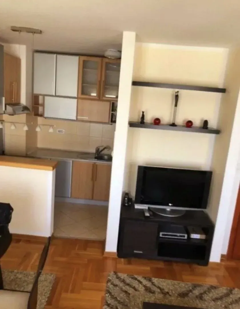 Izdavanje, jednosoban stan, 43m², Preko Morače, Podgorica