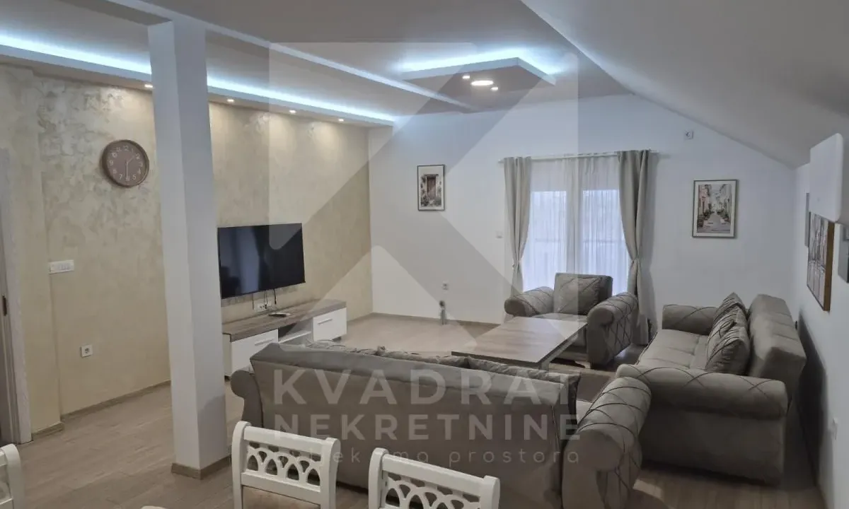 Izdavanje, trosoban stan, 120m², Preko Morače, Podgorica