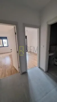 Izdavanje, jednosoban stan, 44m², Stari Aerodrom, Podgorica - image 4