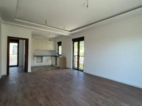 Prodaja, trosoban stan, 82m², Tivat, Crna Gora - image 2