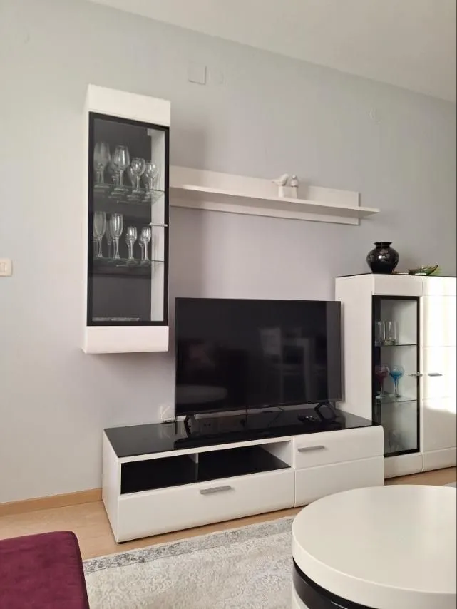 Izdavanje, jednosoban stan, 46m², City Kvart, Podgorica