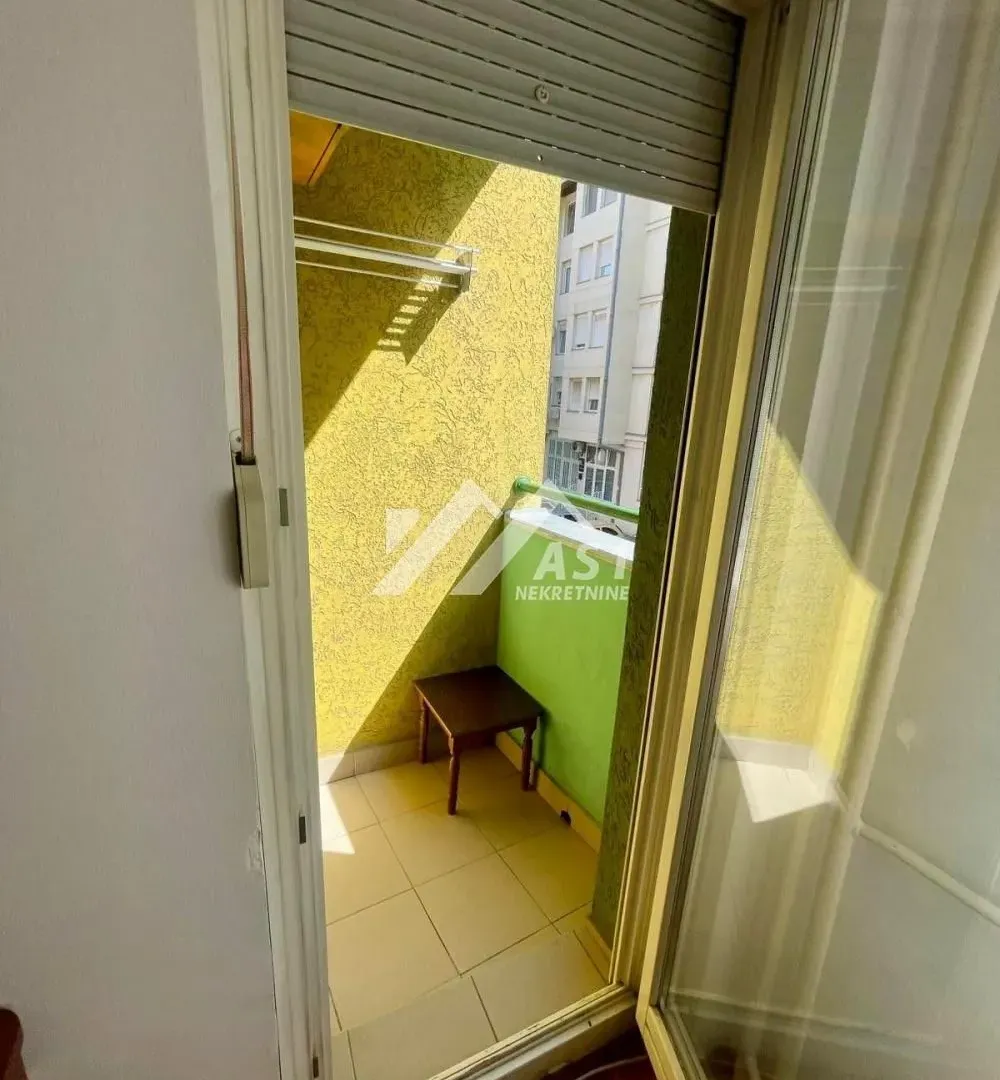 Izdavanje, stan, 25m², Bulevar Oslobodjenja, Novi Sad Sve Podlokacije
