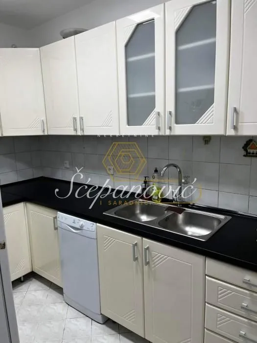 Prodaja, trosoban stan, 71m², Grbavica, Novi Sad Sve Podlokacije