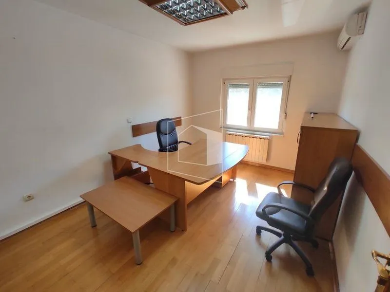 Rent, office space, 150m², Stara Varoš, Podgorica