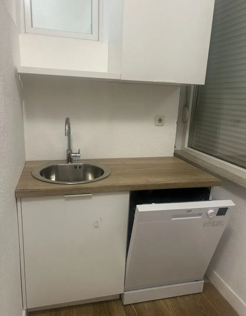 Izdavanje, dvosoban stan, 68m², Centar, Podgorica