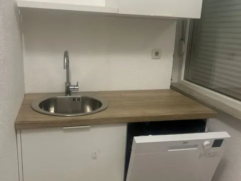 Izdavanje, dvosoban stan, 68m², Centar, Podgorica - image 5