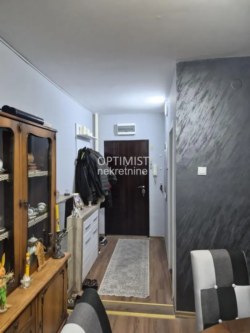 Prodaja, četvorosoban stan, 74m², Voždovac Sve Podlokacije, Beograd