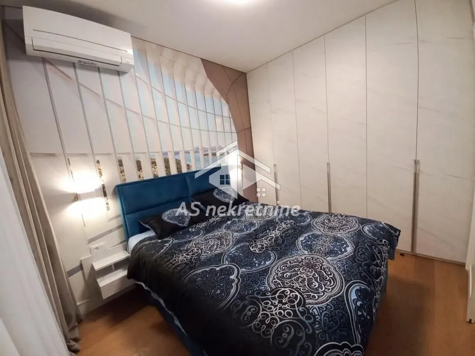 Izdavanje, dvosoban stan, 55m², Savski Venac, Beograd