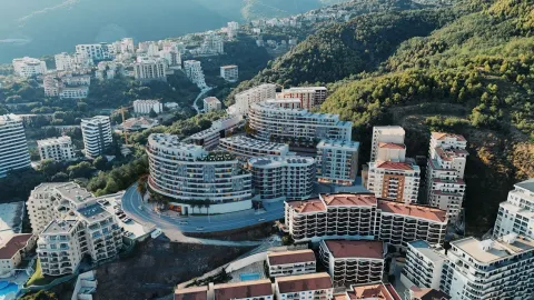 Sale, one bedroom apartment, 42m², Bečići, Budva - image 2