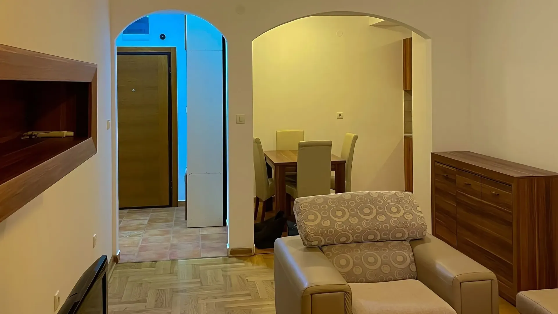 Izdavanje, jednosoban stan, 65m², Rozino, Budva