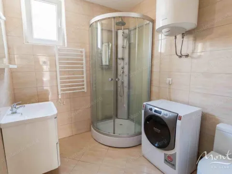 Sale, one bedroom apartment, 56m², Bečići, Budva - image 17
