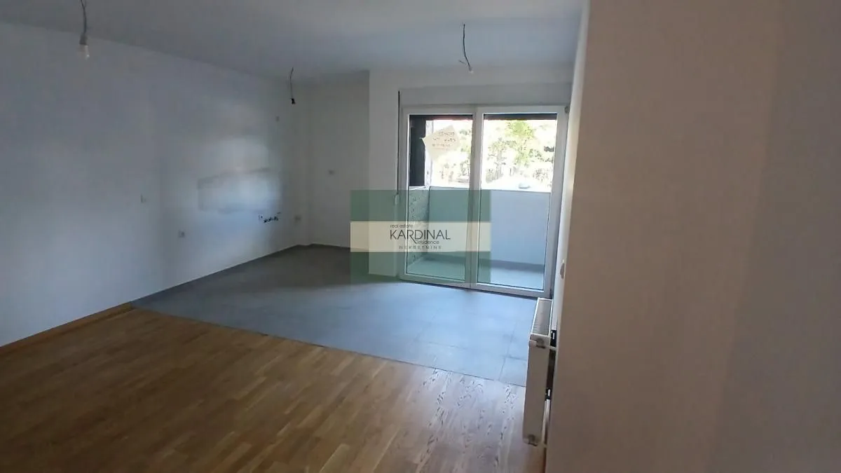 Prodaja, dvosoban stan, 70m², Erdoglija, Kragujevac