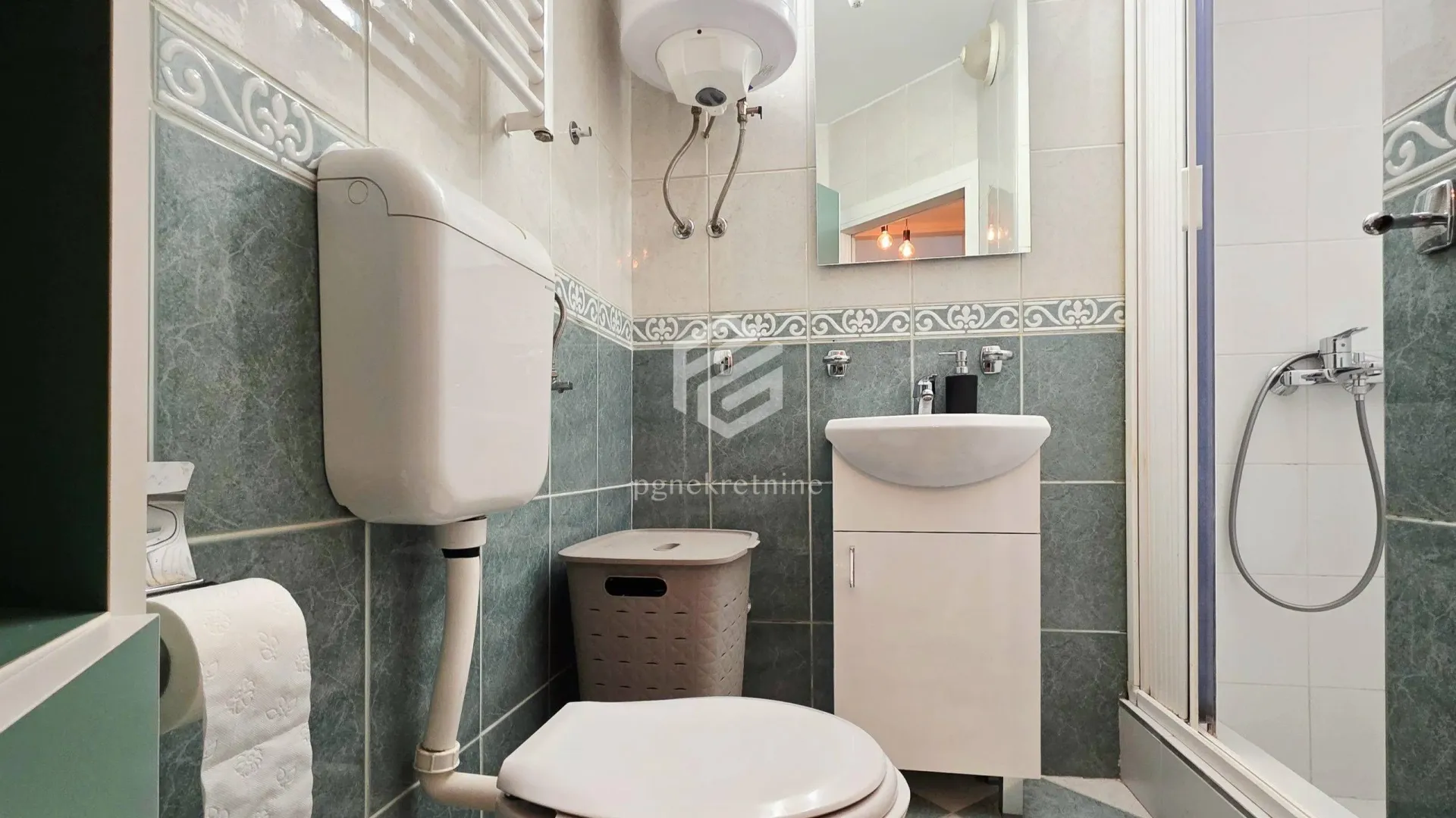 Izdavanje, trosoban stan, 110m², Gorica C, Podgorica