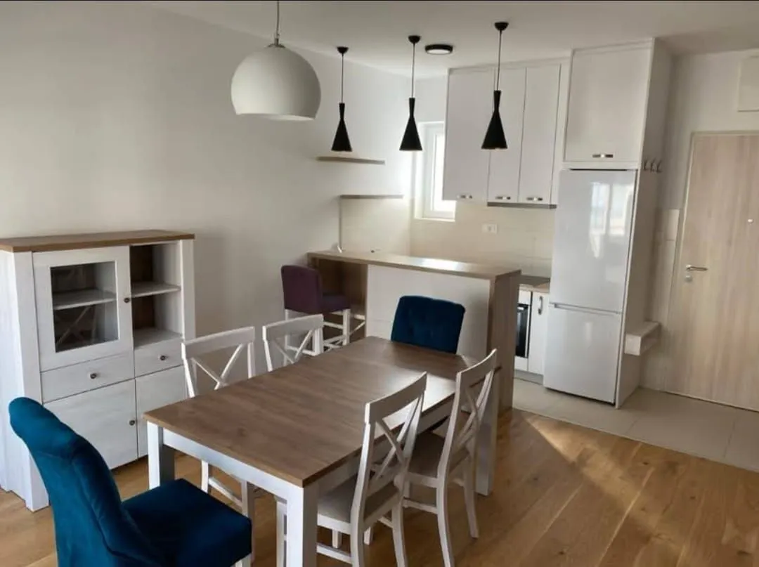 Izdavanje, dvosoban stan, 75m², Stara Varoš, Podgorica