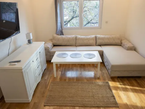 Rent, house, 111m², Kotor, Crna Gora - image 4