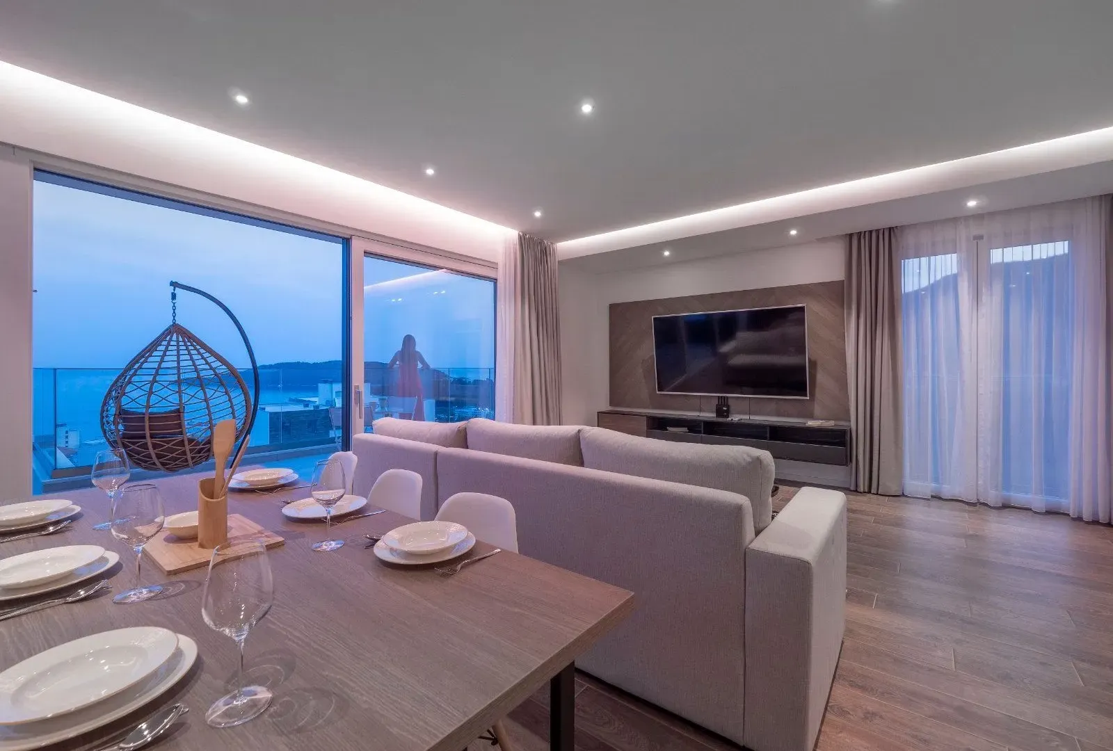 Sale, two bedroom apartment, 140m², Bečići, Budva
