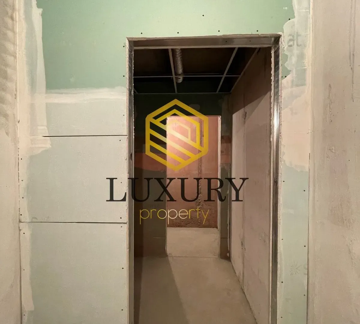 Izdavanje, poslovni prostor, 150m², Zagorič, Podgorica