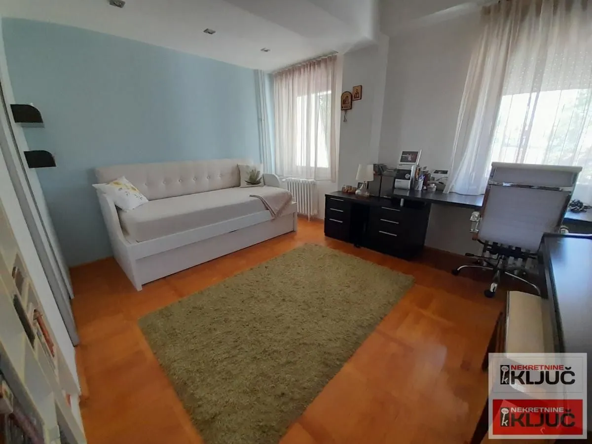 Prodaja, stan, 143m², Centar, Novi Sad