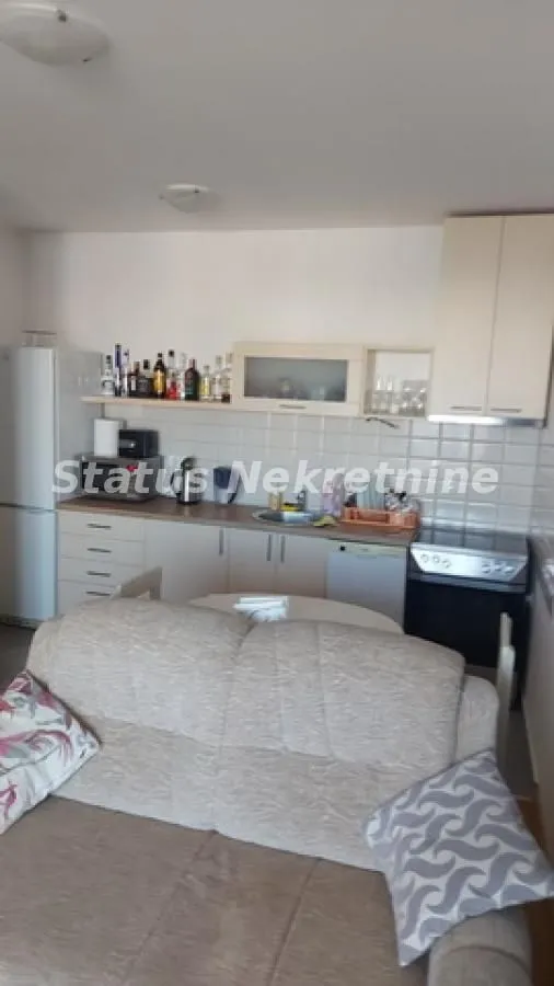 Izdavanje, jednosoban stan, 45m², Salajka, Novi Sad Sve Podlokacije