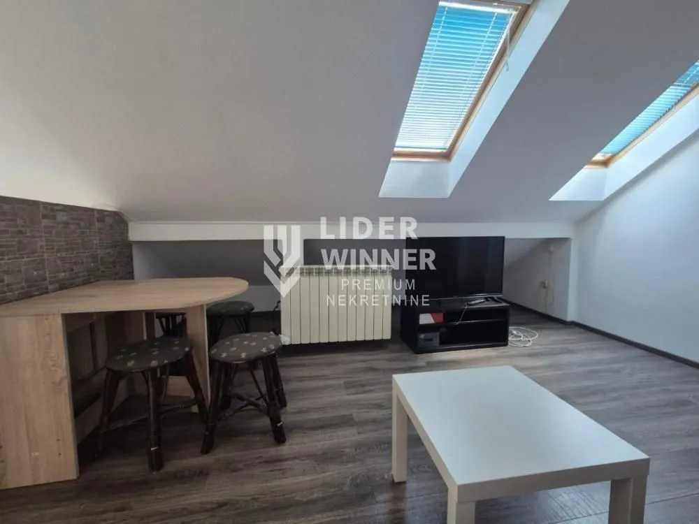 Izdavanje, trosoban stan, 65m², Julino Brdo, Beograd