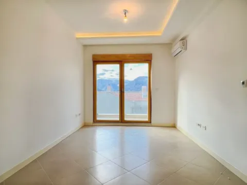 Sale, two bedroom apartment, 62m², Dobrota, Kotor - image 8
