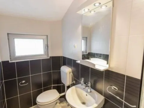 Prodaja, trosoban stan, 110m², Kotor, Crna Gora - image 3