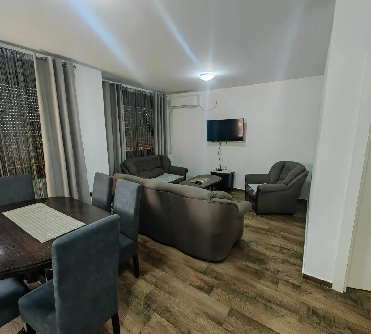 Izdavanje, dvosoban stan, 54m², Mala Amerika, Zrenjanin