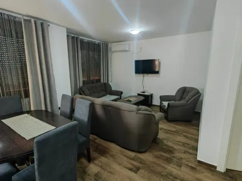 Izdavanje, dvosoban stan, 54m², Mala Amerika, Zrenjanin - image 1