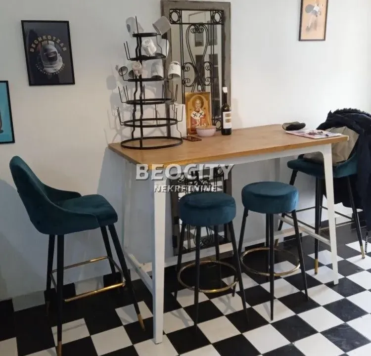 Prodaja, stan, 110m², Centar, Novi Sad