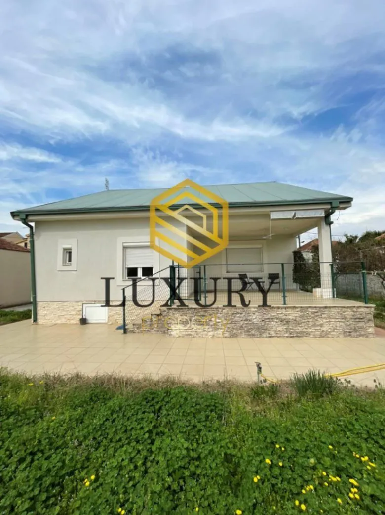 Prodaja, kuća, 230m², Blok 5, Podgorica