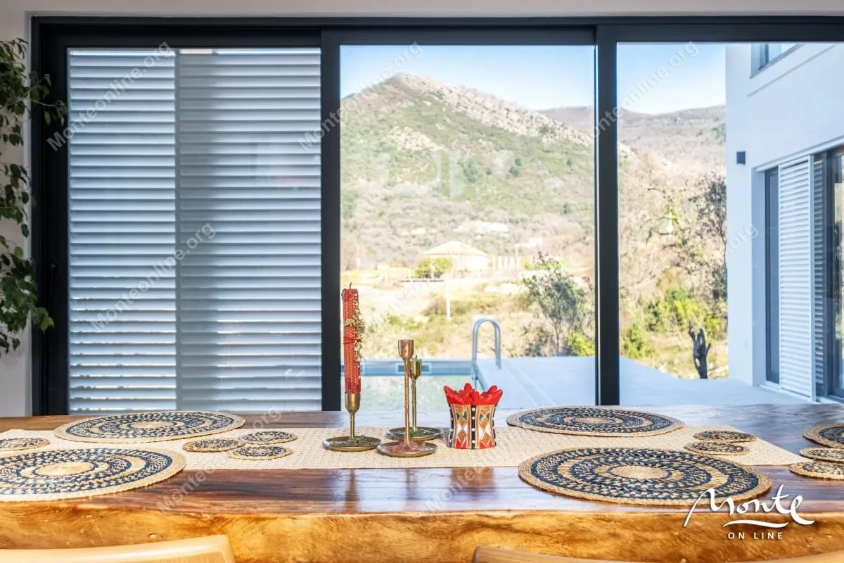 Prodaja, kuća, 240m², Kavač, Kotor