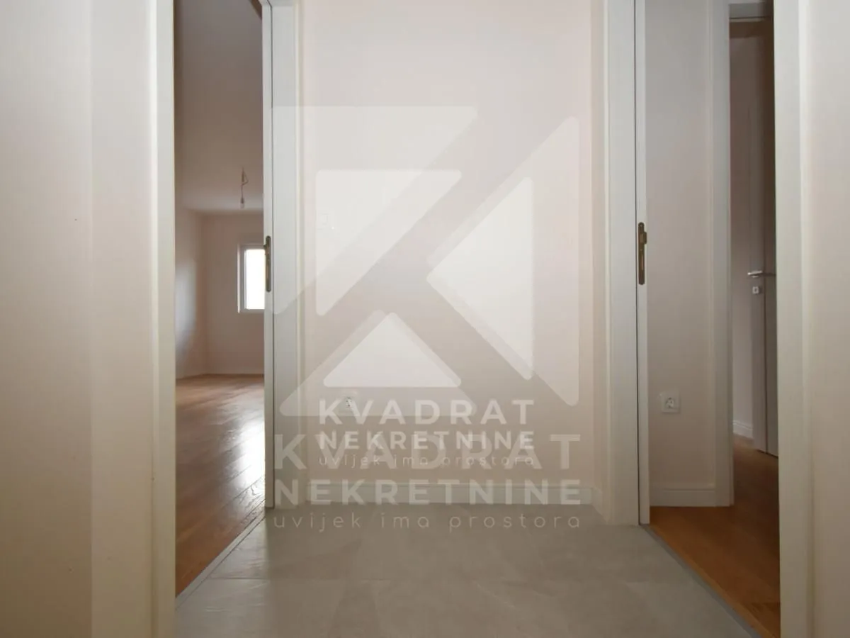 Rent, office space, 72m², Central Point, Podgorica