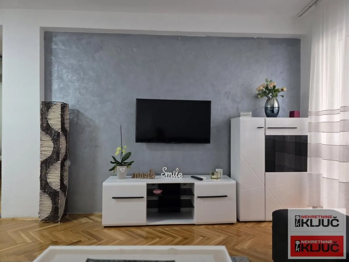Izdavanje, dvosoban stan, 55m², Bulevar Oslobodjenja, Novi Sad Sve Podlokacije